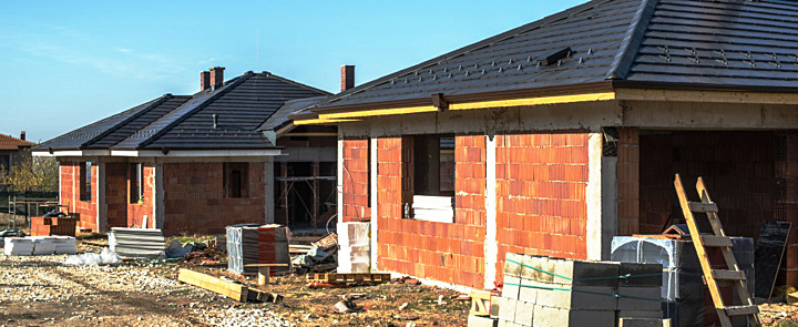 Jakie domy budowano w Polsce w 2022 roku? – część 1.  Raport o budowie domów Oferteo.pl 